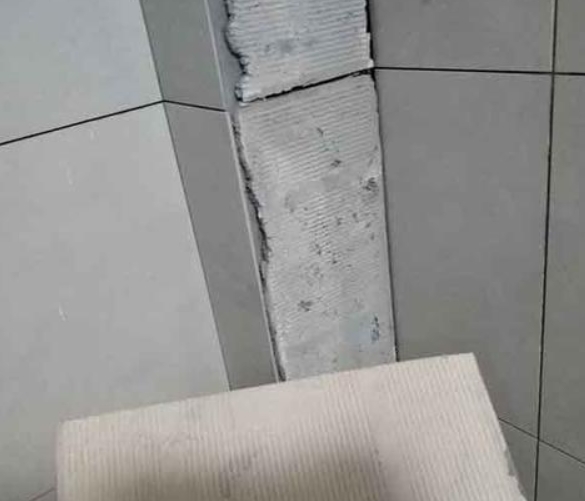 立山瓷砖空鼓维修公司分享下厨房瓷砖脱落的补救措施。